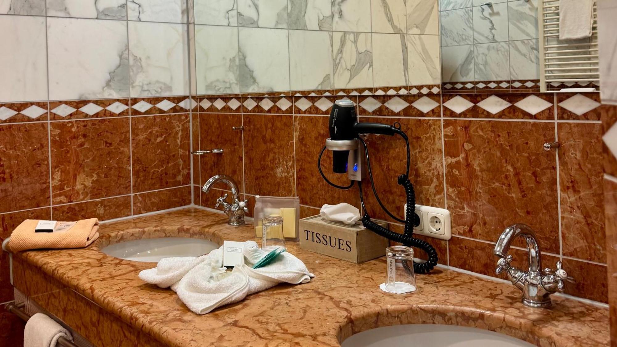רימבאך Wellness Hotel Bayerischer Hof מראה חיצוני תמונה