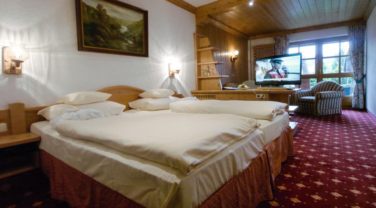 רימבאך Wellness Hotel Bayerischer Hof מראה חיצוני תמונה